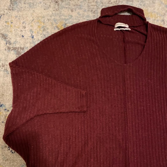 Urban Outfitters choker neck burgundy sweater - Picture 4 of 9